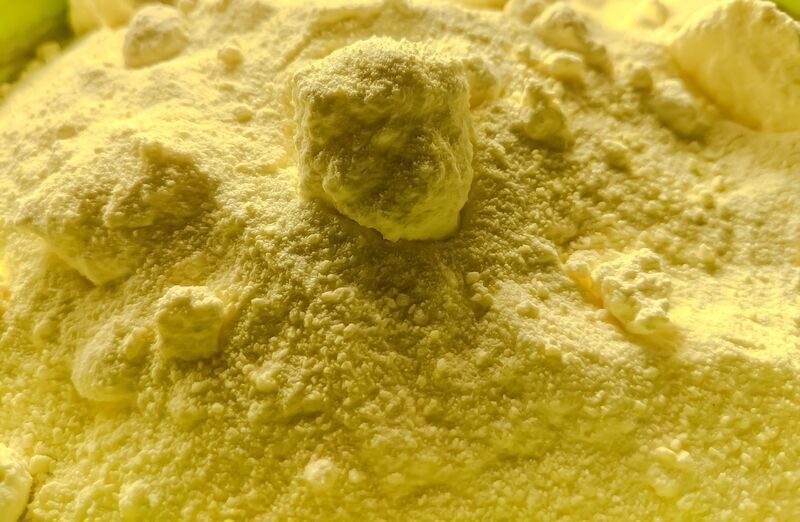 Сера комовая